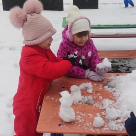 Zimowe zabawy w grupie III Ananaski
