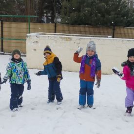 Zimowe zabawy w grupie III Ananaski