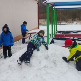 Zimowe zabawy w grupie III Ananaski