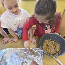 Dokarmianie ptaków - działania edukacyjne w grupie II Motylki