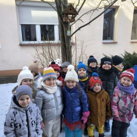 Dokarmianie ptaków - działania edukacyjne w grupie II Motylki