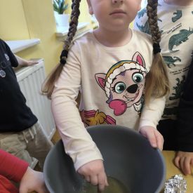 Dokarmianie ptaków - działania edukacyjne w grupie II Motylki