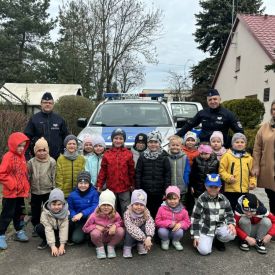 Pamiątkowe zdjęcie grupy III z Policjantami