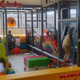 Wizyta dzieci z grupy III w bawialni.