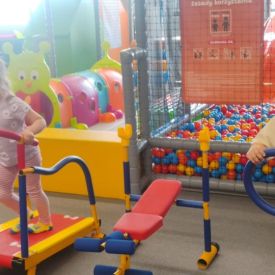 Wizyta dzieci z grupy III w bawialni.