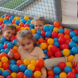 Wizyta dzieci z grupy III w bawialni.