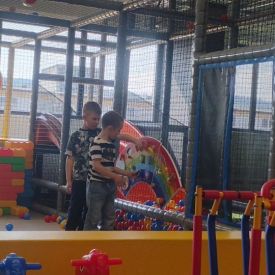 Wizyta dzieci z grupy III w bawialni.