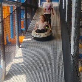 Wizyta dzieci z grupy III w bawialni.