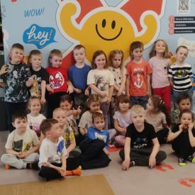 Wizyta dzieci z grupy III w bawialni.