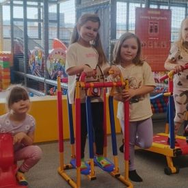 Wizyta dzieci z grupy III w bawialni.