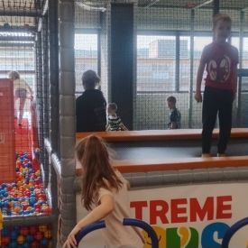 Wizyta dzieci z grupy III w bawialni.