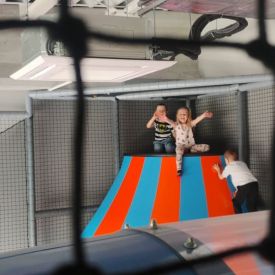 Wizyta dzieci z grupy III w bawialni.