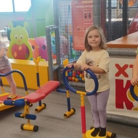 Wizyta dzieci z grupy III w bawialni.