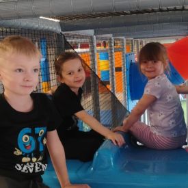 Wizyta dzieci z grupy III w bawialni.