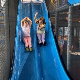 Wizyta dzieci z grupy III w bawialni.