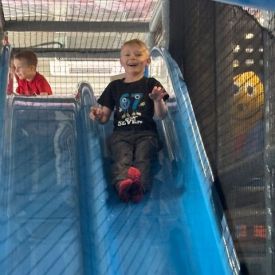 Wizyta dzieci z grupy III w bawialni.