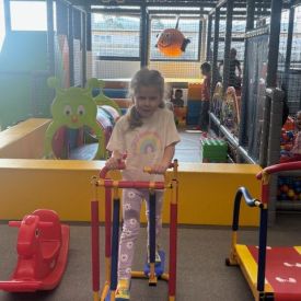 Wizyta dzieci z grupy III w bawialni.