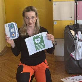 Spotkanie z ratownikiem medycznym a sali przedszkolnej.