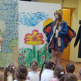 Występ Kółka teatralnego w przedszkolu