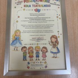 Występ Kółka teatralnego w przedszkolu