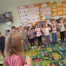 Przytulaśna gąsiennica w grupie 3