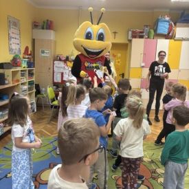 Przytulaśna gąsiennica w grupie 2