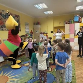 Przytulaśna gąsiennica w grupie 2