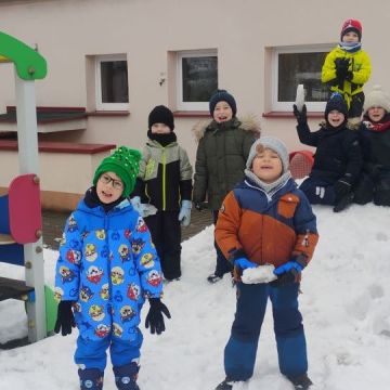 Zimowe zabawy w grupie III Ananaski